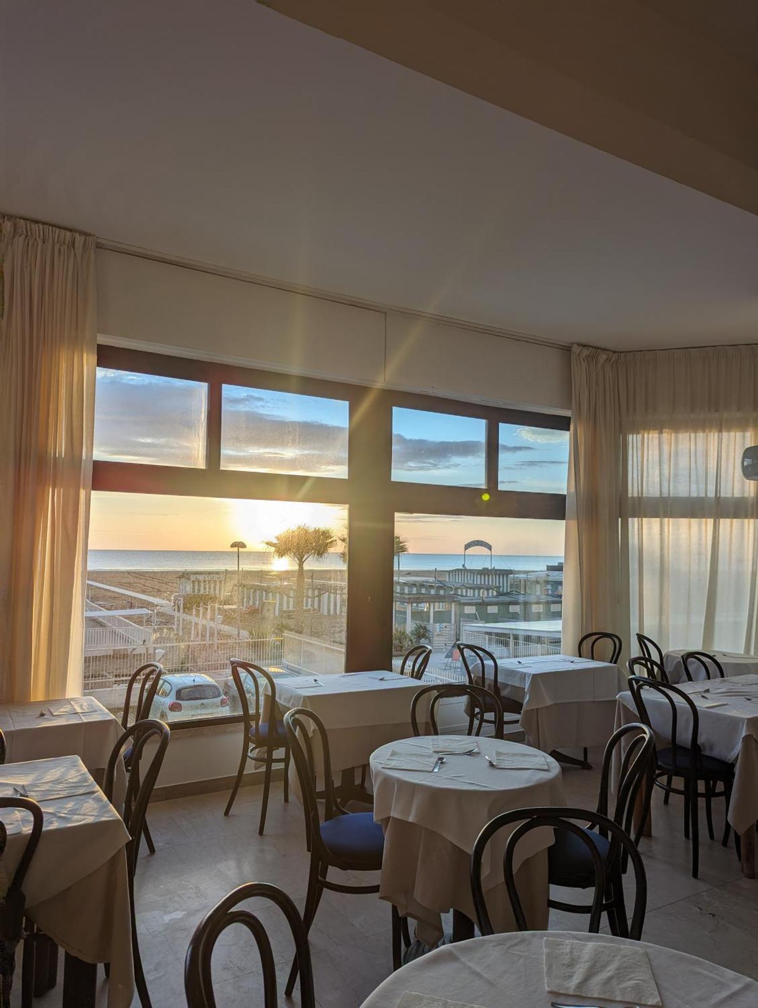 Grand Meeting Hotel Rimini Kültér fotó